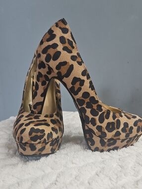 Suede Leopard Print Platform High Heels - Women's Tan/Black Pumps